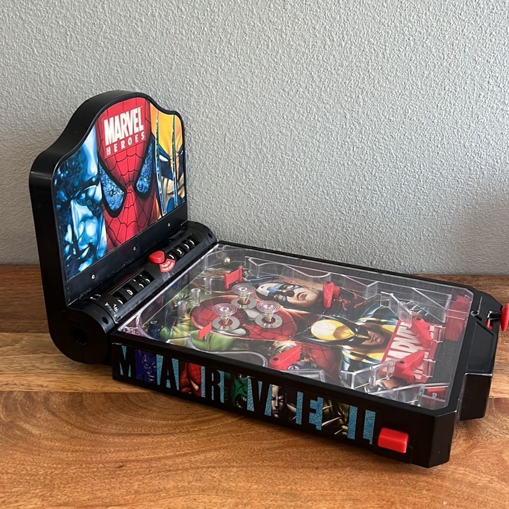Marvel Pinball Machine  - Picture 4 of 4